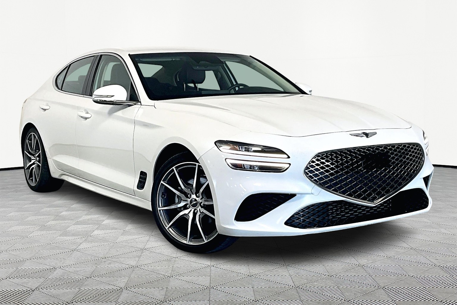 Used Uyuni White 2023 Genesis G70 2.0T for Sale in Olive